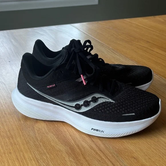 Womens Saucony Black & White PWRRUN Ride 16 Running Shoes size 9.5w wide 41 New! - Picture 1 of 7